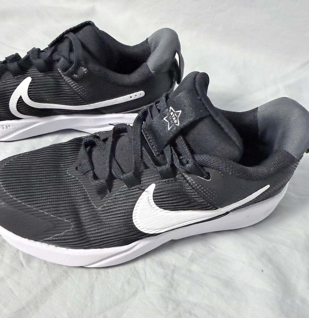 Nike Star Runner 4 Big Kids' Road Running Shoes - Black/White Size 2.5 - Picture 5 of 9